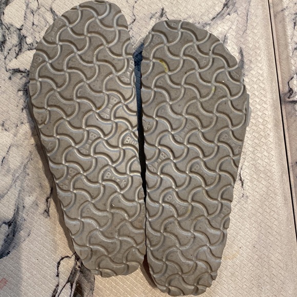 Womens Silver Birkenstock Slides! Great Condition! Size 8! (38) - Picture 8 of 10